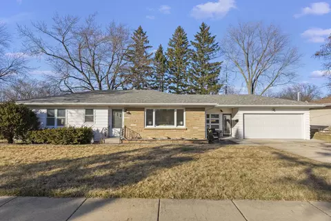 536 E 2nd St, Lockport, IL 60441