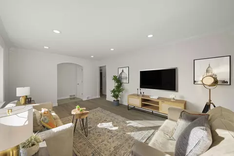 Living - 536 E 2nd St, Lockport, IL 60441 photo 2 of 4