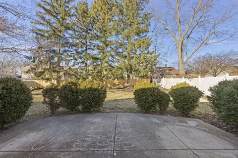 Exterior - 536 E 2nd St, Lockport, IL 60441 photo 7 of 12