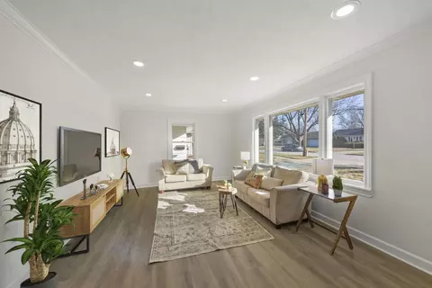 Living - 536 E 2nd St, Lockport, IL 60441 photo 1 of 4