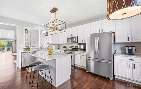 Kitchen - 1 Waterfront Ct, Algonquin, IL 60102 photo 2 of 3