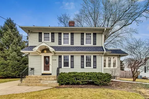226 N Jefferson St, Batavia, IL 60510