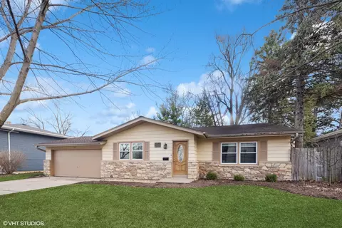 124 Walnut Dr, Saint Charles, IL 60174