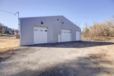17909 Springview Dr, Sterling, IL 61081