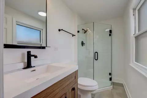 Bath - 3610 Maple Leaf Dr, Glenview, IL 60026 photo 2 of 5