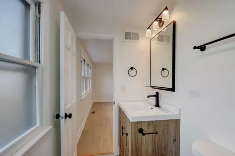Bath - 3610 Maple Leaf Dr, Glenview, IL 60026 photo 1 of 5