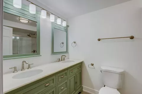 Bath - 3610 Maple Leaf Dr, Glenview, IL 60026 photo 3 of 5
