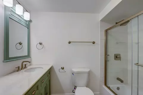 Bath - 3610 Maple Leaf Dr, Glenview, IL 60026 photo 4 of 5