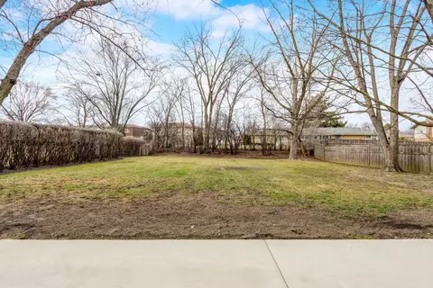 Exterior - 3610 Maple Leaf Dr, Glenview, IL 60026 photo 6 of 8