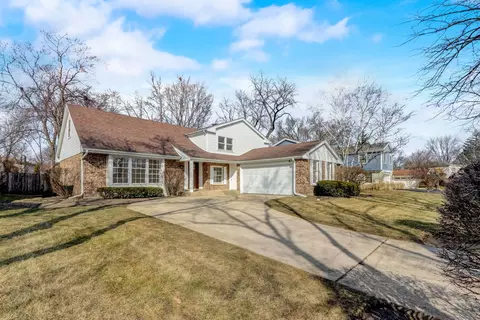 Exterior - 3610 Maple Leaf Dr, Glenview, IL 60026 photo 2 of 8