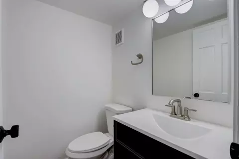 Bath - 3610 Maple Leaf Dr, Glenview, IL 60026 photo 5 of 5