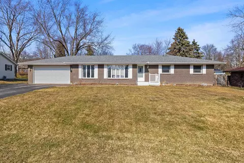 6318 Abington Dr, Rockford, IL 61109