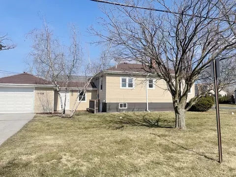 15056 Hamlin Ave, Midlothian, IL 60445 photo 3