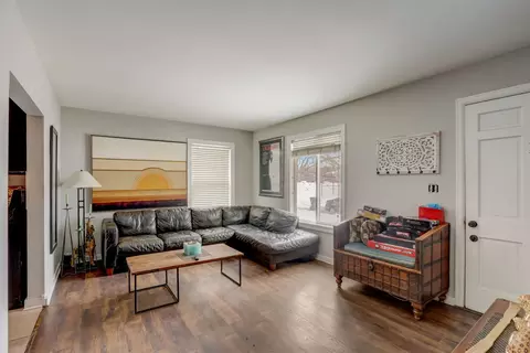Living - 560 Edwards Ave, East Dundee, IL 60118 photo 2 of 3