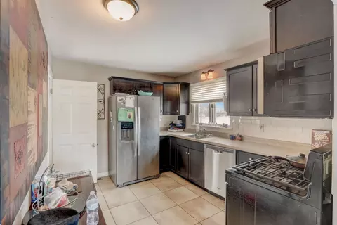 Kitchen - 560 Edwards Ave, East Dundee, IL 60118 photo 2 of 2