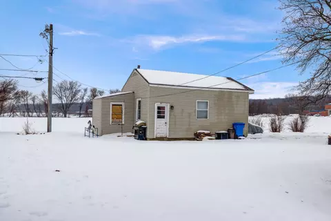 Exterior - 560 Edwards Ave, East Dundee, IL 60118 photo 8 of 8