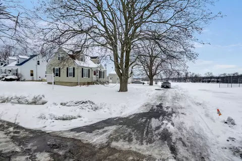 Other - 560 Edwards Ave, East Dundee, IL 60118 photo 2 of 2