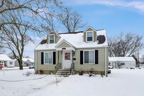 Exterior - 560 Edwards Ave, East Dundee, IL 60118 photo 3 of 8