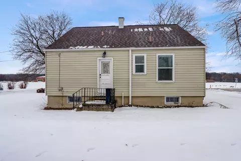 Exterior - 560 Edwards Ave, East Dundee, IL 60118 photo 7 of 8