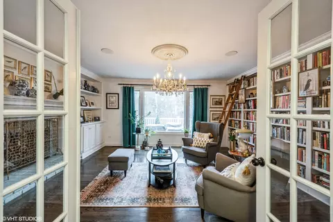 Living - 6208 Katmai Trl, Mchenry, IL 60050 photo 2 of 4