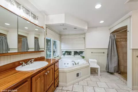 Bath - 6208 Katmai Trl, Mchenry, IL 60050 photo 1 of 2