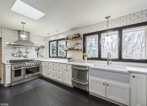 Kitchen - 6208 Katmai Trl, Mchenry, IL 60050 photo 3 of 3