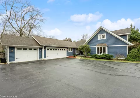 Exterior - 6208 Katmai Trl, Mchenry, IL 60050 photo 2 of 6