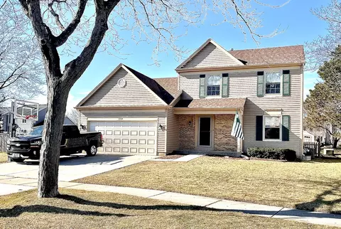 232 Bingham Cir, Mundelein, IL 60060