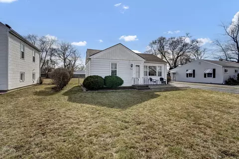 Exterior - 7419 W 75th St, Bridgeview, IL 60455 photo 9 of 11