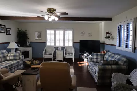 Living - 515 E Mann St, Gilman, IL 60938 photo 5 of 7
