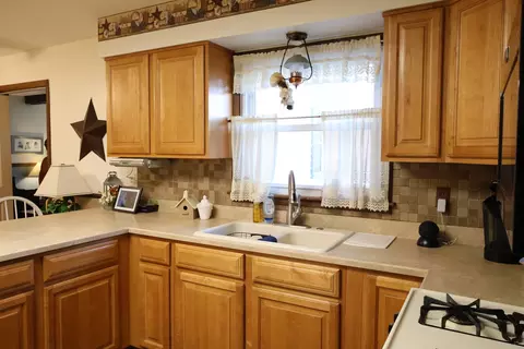 Kitchen - 515 E Mann St, Gilman, IL 60938 photo 3 of 3
