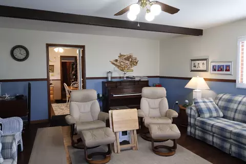 Living - 515 E Mann St, Gilman, IL 60938 photo 6 of 7