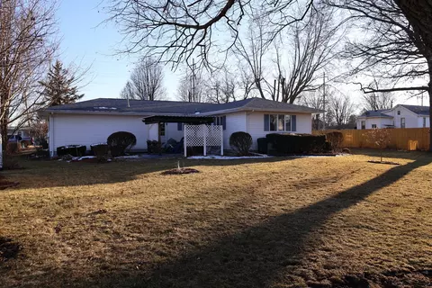Exterior - 515 E Mann St, Gilman, IL 60938 photo 4 of 13