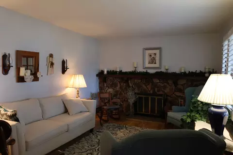 Living - 515 E Mann St, Gilman, IL 60938 photo 1 of 7