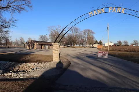 View/Area - 515 E Mann St, Gilman, IL 60938 photo 2 of 2