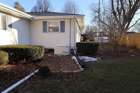 Exterior - 515 E Mann St, Gilman, IL 60938 photo 6 of 13