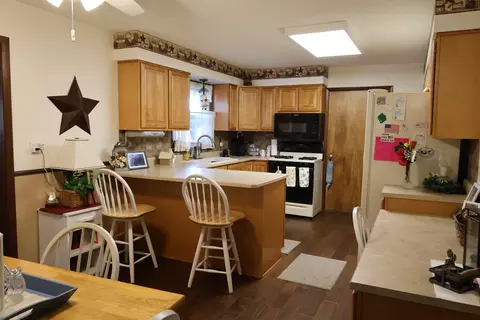 Kitchen - 515 E Mann St, Gilman, IL 60938 photo 1 of 3