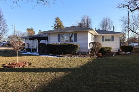 Exterior - 515 E Mann St, Gilman, IL 60938 photo 5 of 13