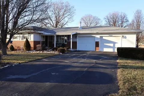 515 E Mann St, Gilman, IL 60938