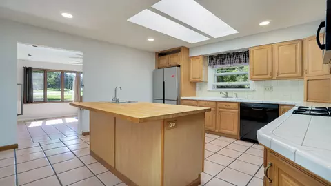403 Birch Ln, Dixon, IL 61021 photo 12