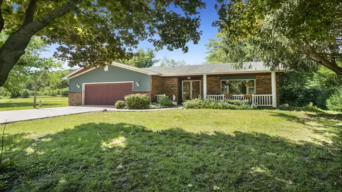 403 Birch Ln, Dixon, IL 61021