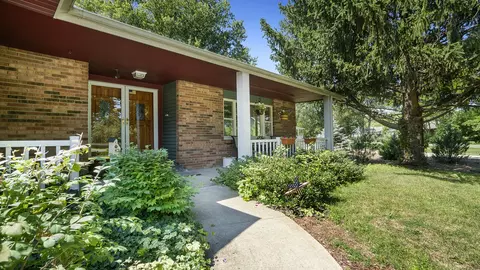 403 Birch Ln, Dixon, IL 61021 photo 2