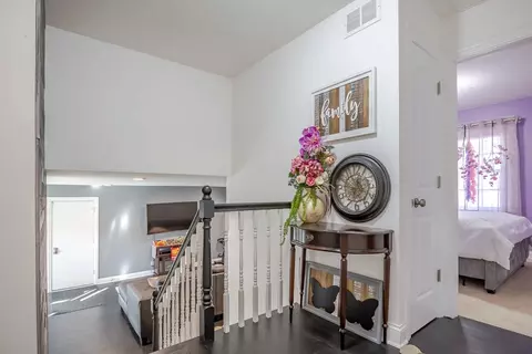 Entry Way - 640 Springfield Dr, Roselle, IL 60172 photo 3 of 3
