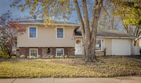 640 Springfield Dr, Roselle, IL 60172