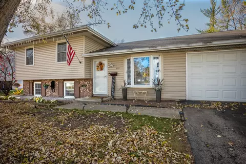 Exterior - 640 Springfield Dr, Roselle, IL 60172 photo 2 of 3