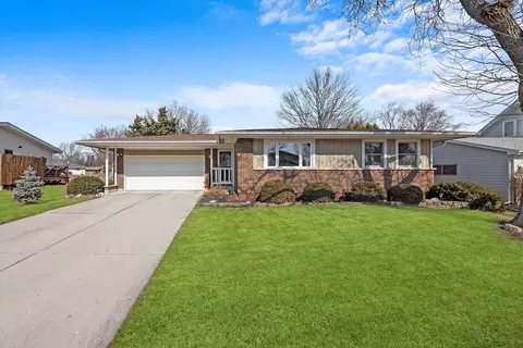 1280 Fairwood Dr, Elgin, IL 60123
