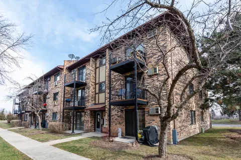 210 Klein Creek Ct #1A, Carol Stream, IL 60188