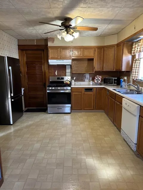 Kitchen - 511 S Central St, Gilman, IL 60938 photo 4 of 4