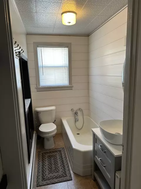 Bath - 511 S Central St, Gilman, IL 60938 photo 2 of 6