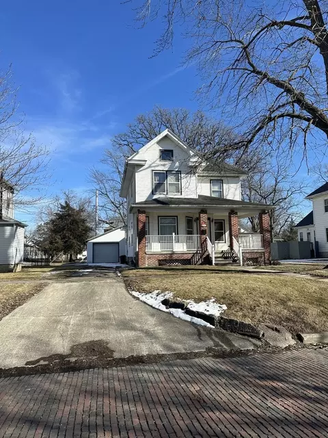 Exterior - 511 S Central St, Gilman, IL 60938 photo 4 of 5